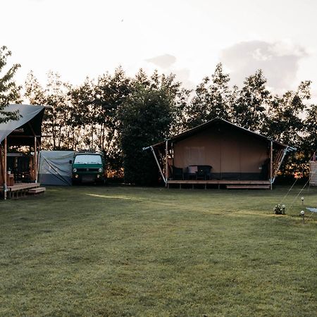 Finse Woning Op Camping De Tulpenweide Breezand Exterior foto