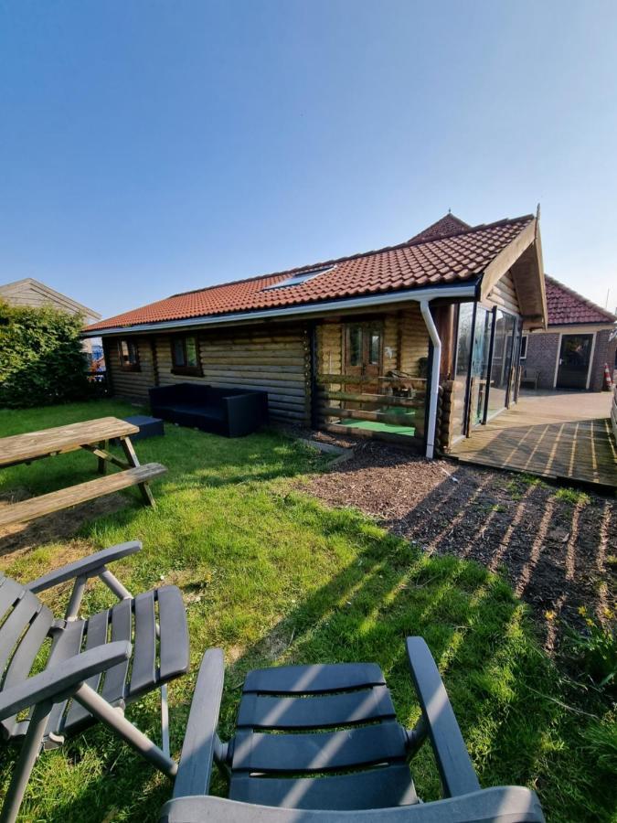 Finse Woning Op Camping De Tulpenweide Breezand Exterior foto